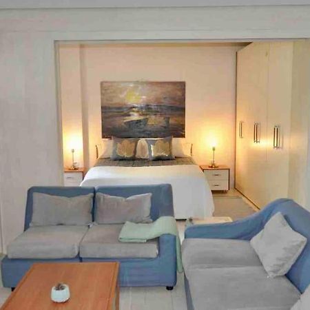 Chic City Retreat - Stylish Apartment In Bllok, Tiranë Ngoại thất bức ảnh