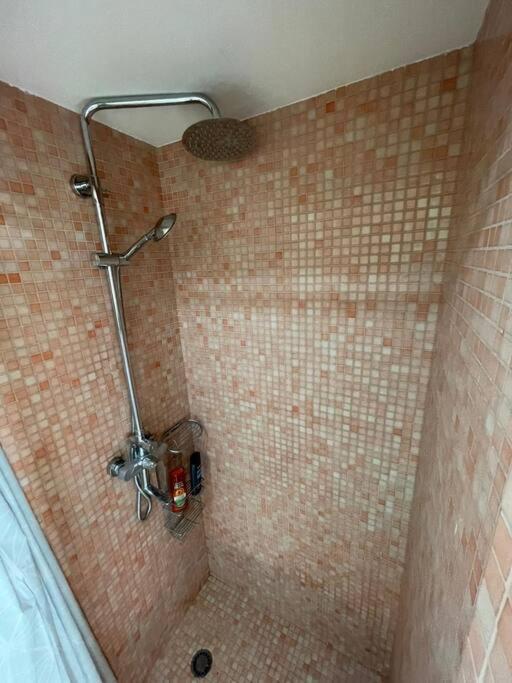 Chic City Retreat - Stylish Apartment In Bllok, Tiranë Ngoại thất bức ảnh