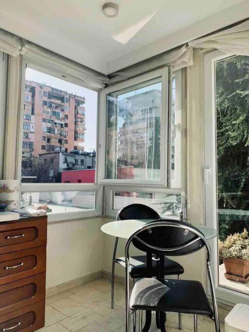 Chic City Retreat - Stylish Apartment In Bllok, Tiranë Ngoại thất bức ảnh