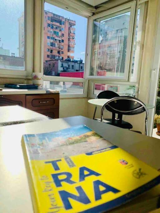 Chic City Retreat - Stylish Apartment In Bllok, Tiranë Ngoại thất bức ảnh