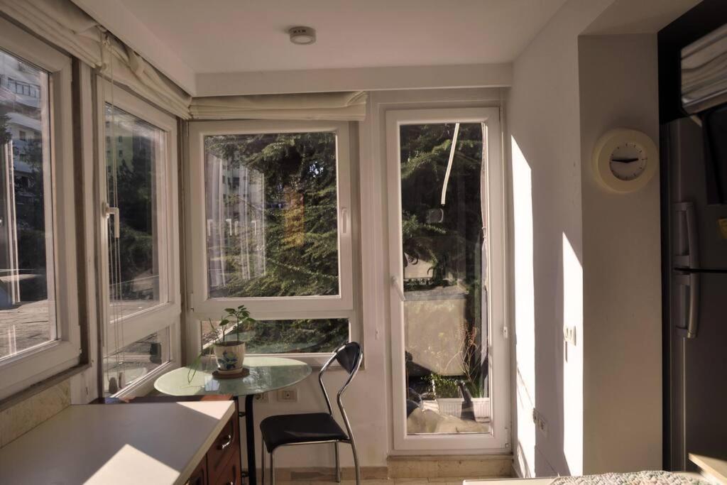 Chic City Retreat - Stylish Apartment In Bllok, Tiranë Ngoại thất bức ảnh